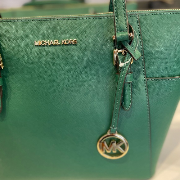 MICHAEL KORS CHARLOTTE LARGE TOP ZIP TOTE PALMETTO GREEN COLOR
NWT - Picture 3 of 16